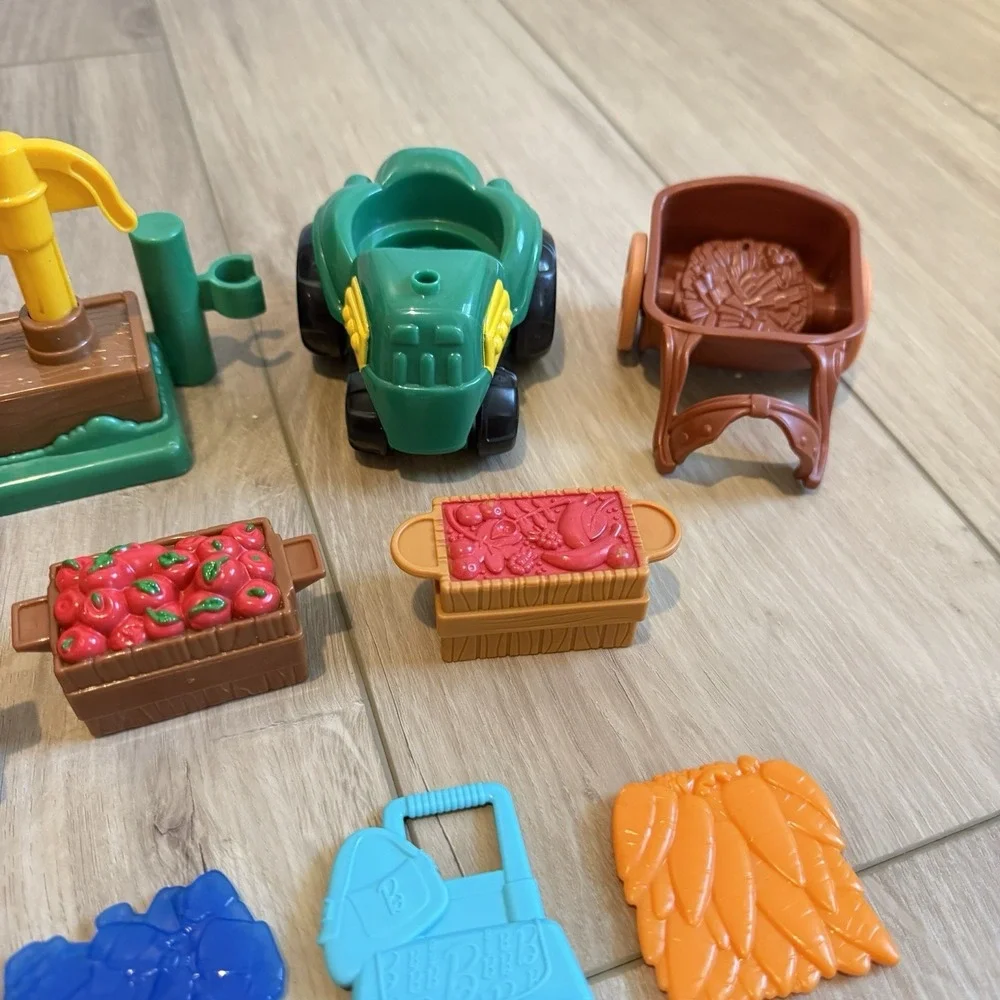 Little People Fisher Price Lot Of Accessories Pump & Gate Tractor Berries Carrot